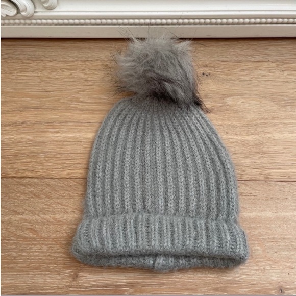 🆕 Pom Pom Beanie Bundle! - Picture 2 of 6